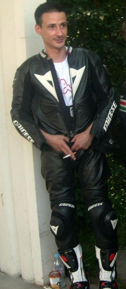 Sexy Biker In Full Leathers Having A Smoke 👍👍👍 Tumbex