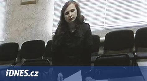 Lenka Pussy Riot Nepust Te M Na Jedn N Soudu Tak Budu Hladov T Idnes Cz