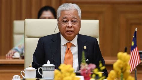 Malaysian Pm Dissolves Parliament Calls Snap Polls