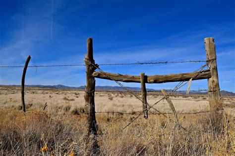 How To Build A Barbed Wire Fence In The Corner Fence Frenzy