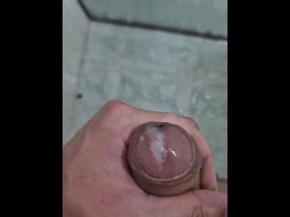 在淋浴时抽搐和射精 Pornhub Gay