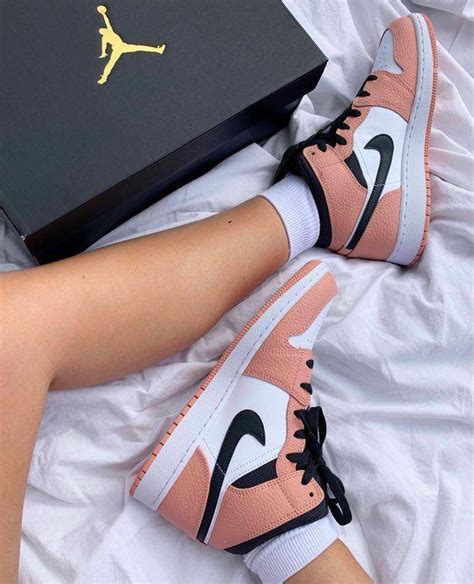 Кроссовки Nike Air Jordan 1 Mid GS Pink Quartz купить в Москве цена