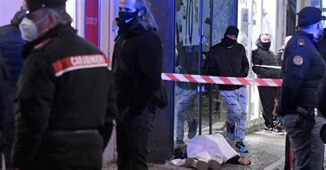 Napoli Uomo Ucciso In Strada A Colpi D Arma Da Fuoco Rai News