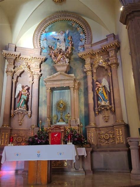 Pin By Remy Lekoun On Jesus Home Altar Eucharist Sacrament