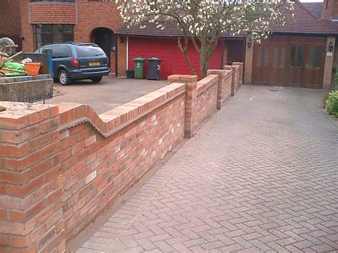 Brick Laminate Picture: Brick Garden Wall Designs