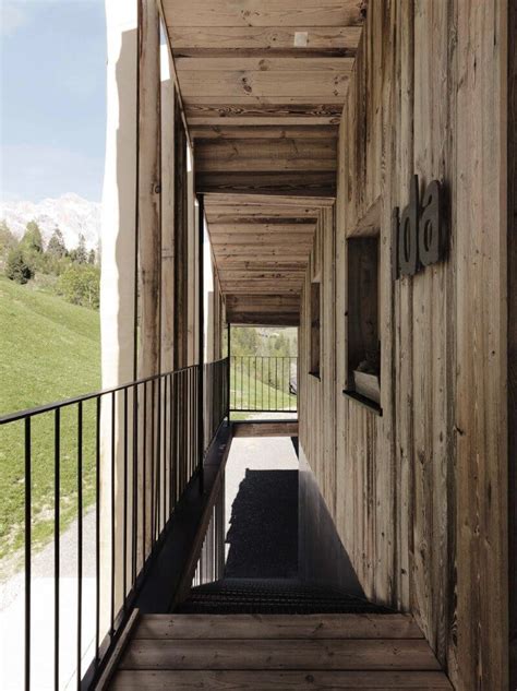 Alpine chalet - a combination of modern and traditional alpine elements