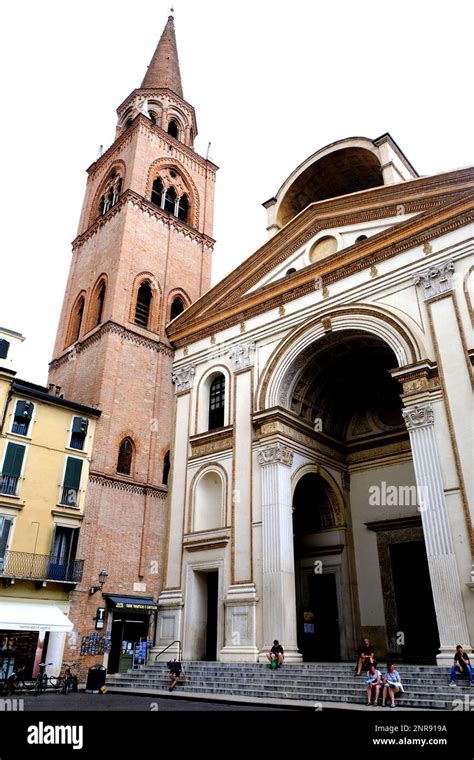 Das Äußere der Basilika Concattedrale di Sant Andrea Apostolo in Mantua