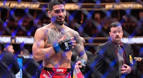 Ilia Topuria talks trash to Max Holloway during heated UFC 308 interview - TodaysChronic