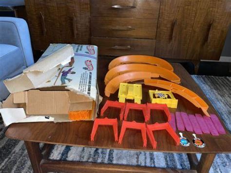 Vintage Hot Wheels Hot Curves Race Action Set In The Box No Cars