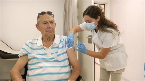 En marxa la campanya de vacunació simultània contra la grip i la COVID