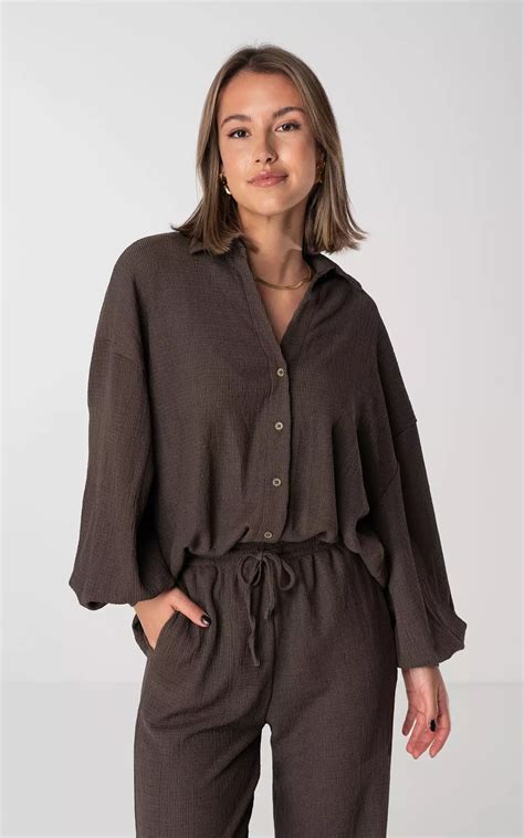 Oversized Blouse Met Knoopjes Bruin Guts Gusto