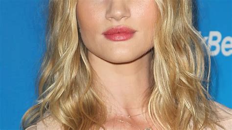 It S Rosie Huntington Whiteley Nude Mirror Online