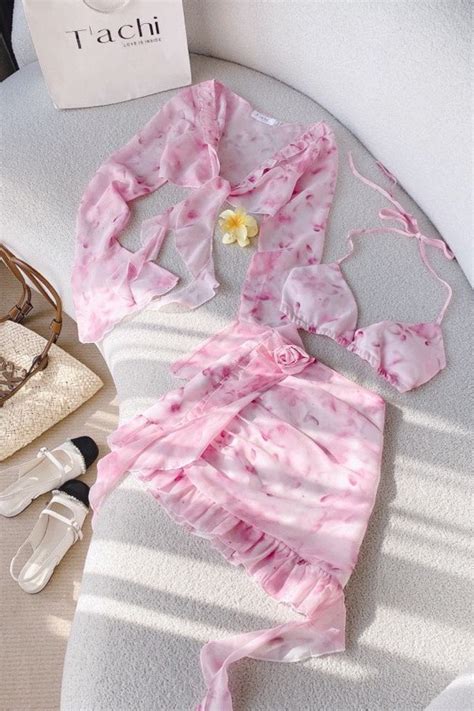 Bikini đi biển mảnh dạng váy gắn hoa