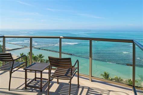 Oceanfront Deluxe | Aston Waikiki Circle Hotel