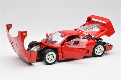 Ferrari F40 Red Hot Wheels 1 18