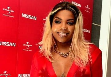 Ludmilla Exibe Novo Visual E Aposta Em Decote Estou Poderosa