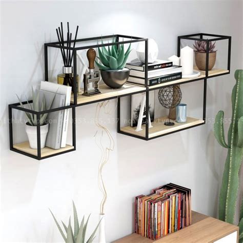 khung sat trang tri treo tuong kieu dang hien dai kts