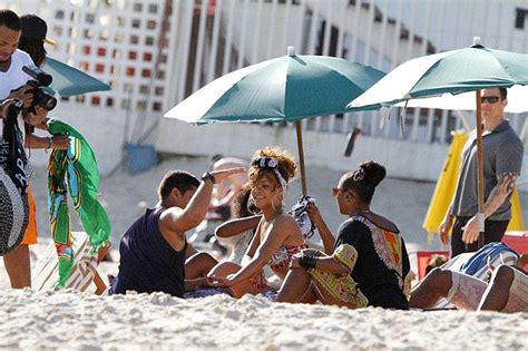 Rihanna Curte Dia De Praia No Rio De Janeiro Álbum De Fotos O Fuxico