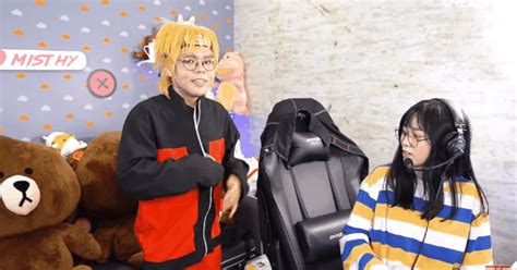 Hot streamer Misthy phát hoảng khi thấy đồng nghiệp lột đồ trước mặt mình