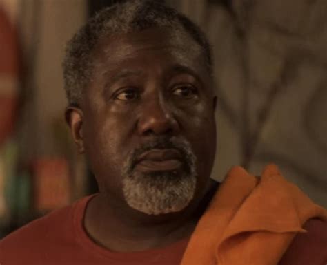 Who Plays Popes Dad Heyward In Outer Banks Roger Mitchell Netflix