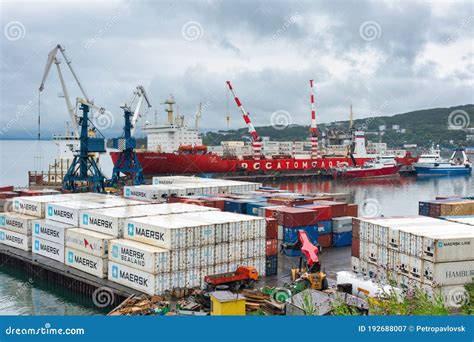 Terminal Commercial Sea Port Crane Unloaded Russian Container Cargo