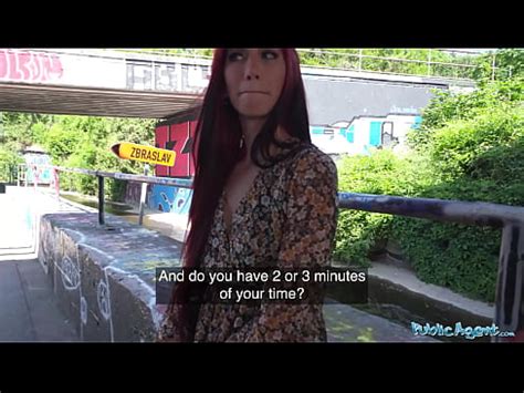 Agente público Cara bonita con tope de burbuja y coño mojado sexo en público XVIDEOS