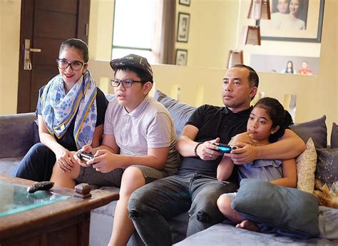 5 Seleb Berstatus Hot Mama Blak Blakan Soal Alasan Betah Di Rumah