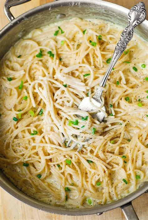 Four Cheese Garlic White Cream Pasta Sauce Recipes Now