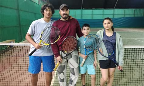 Jóvenes tenistas de Castro clasifican al Nacional Escolar en Santiago