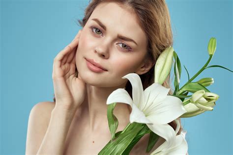 How to use the Lily Flower in your skin care routine - AvenueSixty