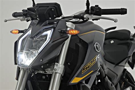 Nueva VOGE 525R Metamorfosis Naked Super7moto