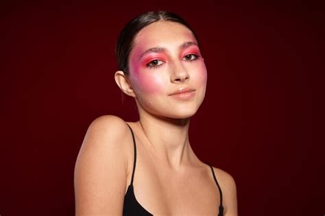 Premium Photo Sexy Brunette Woman Makeup Brush Mascara Clean Leather Bright Makeup Posing