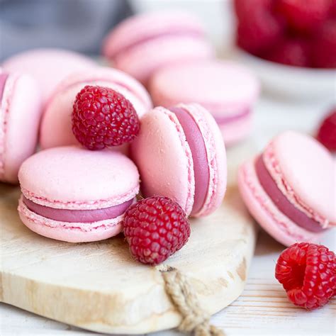 Macarons :: Vaarika makroon - Viardo Cafe E-Pood - Makroonide tellimine ...