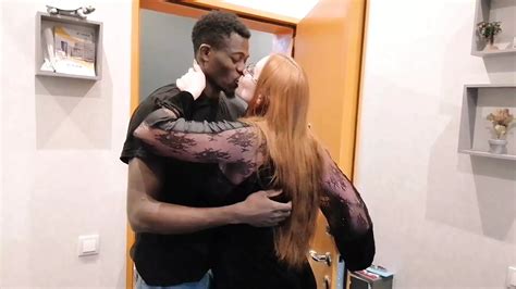 Sch Ne Sch Ne Milf Guckt Porno Und Wartet Darauf Dass Ihr Stiefsohn Nach Hause Kommt Um Sie Zu