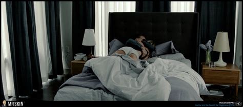 Naked Rosamund Pike In Hector And The Search For Happiness