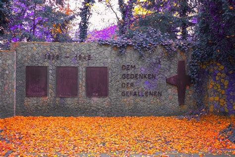 monument memorial soldiers  photo  pixabay
