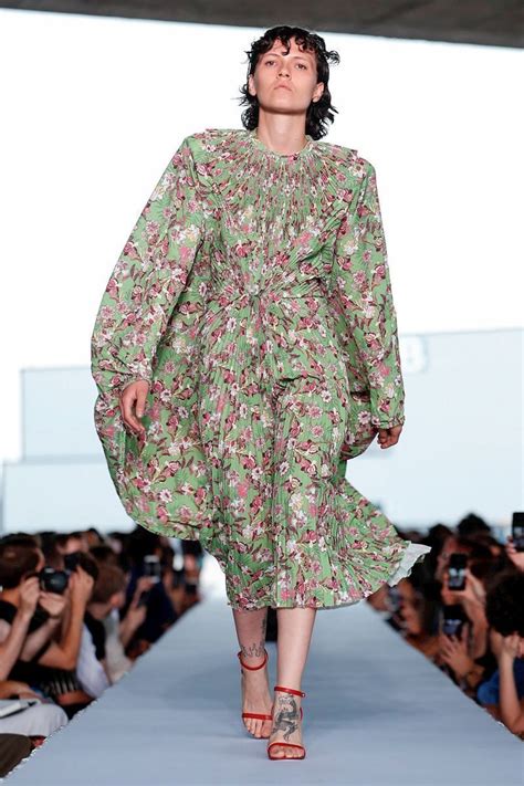 Vetements SS19 indaga en la historia reciente de Georgia - HIGHXTAR.