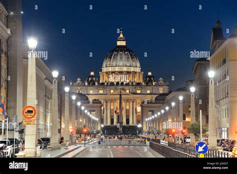 Basilica De San Peters En La Noche Fotograf As E Im Genes De Alta