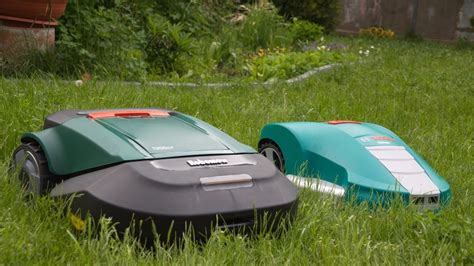 Robot Lawn Mowers Battle Robomow Rs612 Vs Bosh Indego Youtube