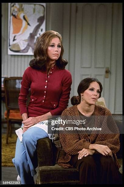 Valerie Harper Rhoda Photos And Premium High Res Pictures Getty Images