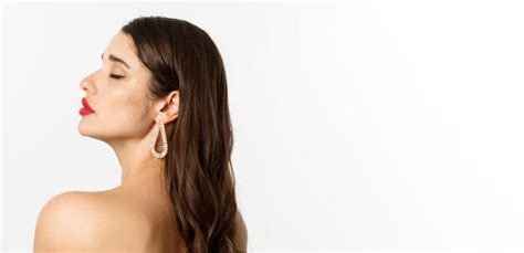 Free Photo Fashion And Beauty Concept Profile Of Beautiful Woman Standing Naked With Makeup