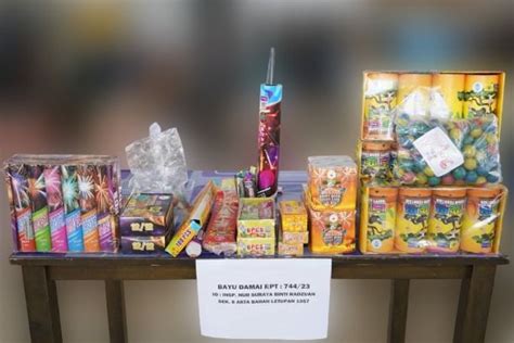 Cops Nab Nine For Selling Illegal Fireworks In Johor The Star