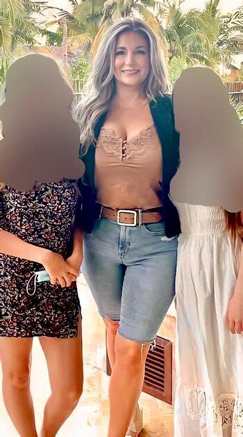 Ashley Bridges Ashleylietzanbridges Emilybridgesfitness Nude OnlyFans Page 2 The