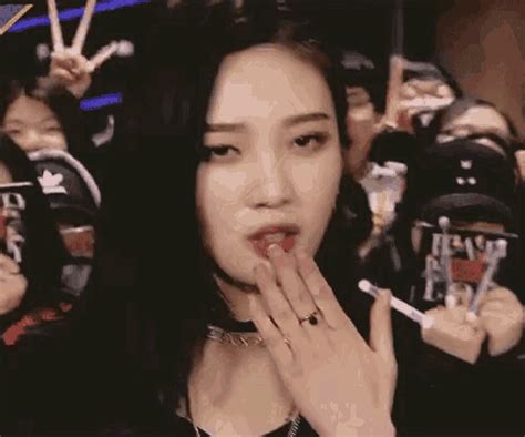 Red Velvet Kiss RedVelvet Kiss Joy Discover Share GIFs Red