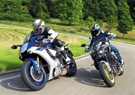 4 khác biệt đặc trưng giữa các mẫu xe supersport và hyper naked Revzone Yamaha Motor