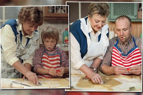 Lindenstra E Fotoklassiker Mutter Beimer Und Klausi Backen Wieder