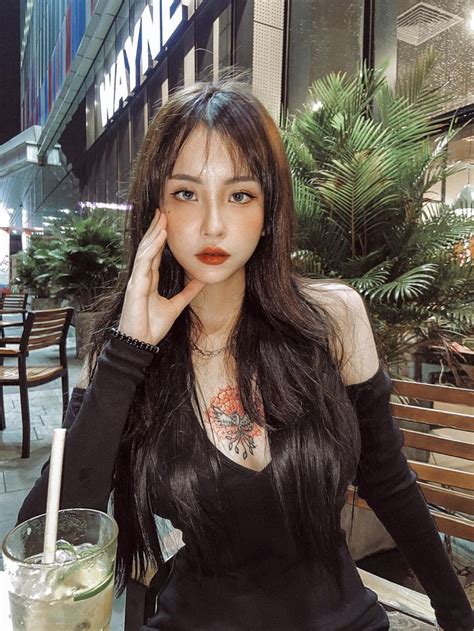 Danh tính hot girl gây chú ý vì sở hữu hình xăm cực độc Người đẹp Việt Giải Trí