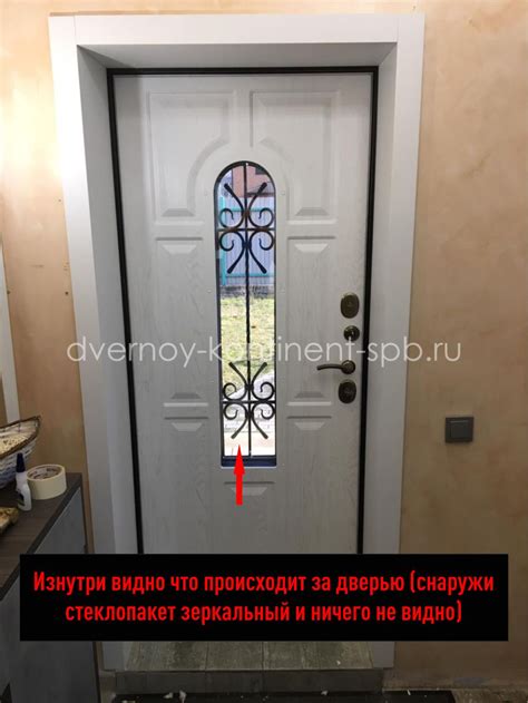Установка входной уличной двери Лион с ковкой и стеклопакетом