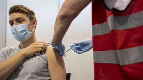 Covid Moderna Annonce Que Son Vaccin Est Hautement Efficace Chez