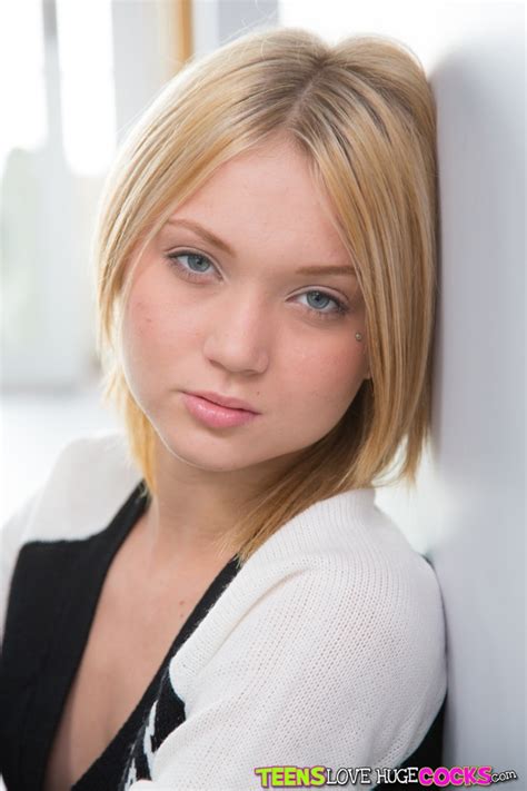 Dakota Just Wants To Have Fun MILF Fox